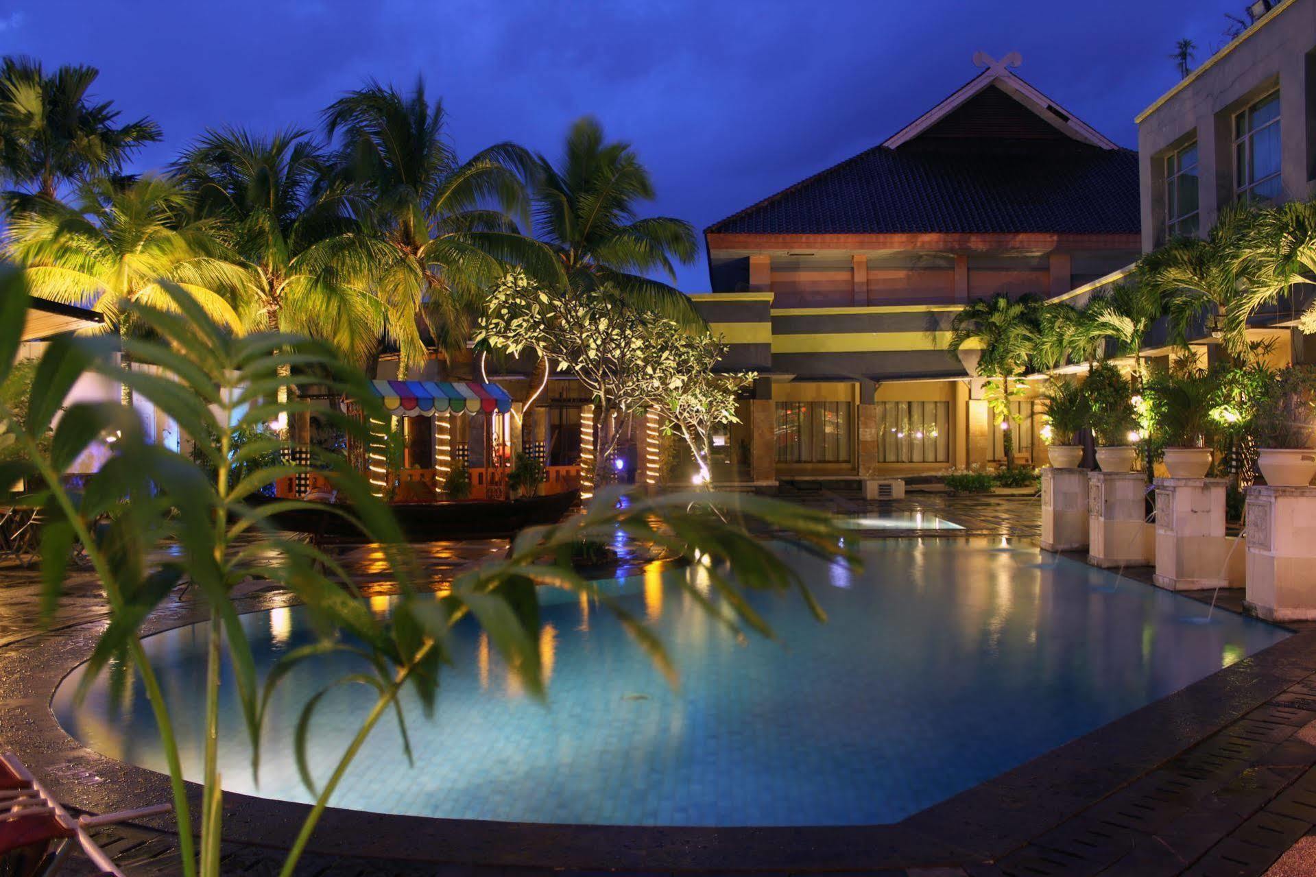 Grand Suka Hotel 3*